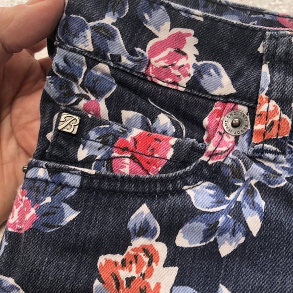 Vintage size 26 Brody flowery short shorts by bootlegger. - Picture 2 of 6
